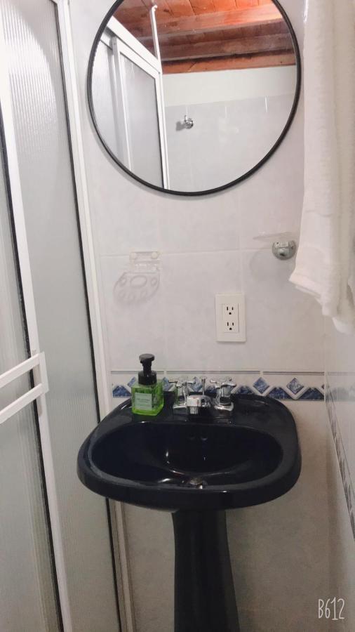 Отель Habitacion Privada En Jardin Cerca Al Parque Экстерьер фото