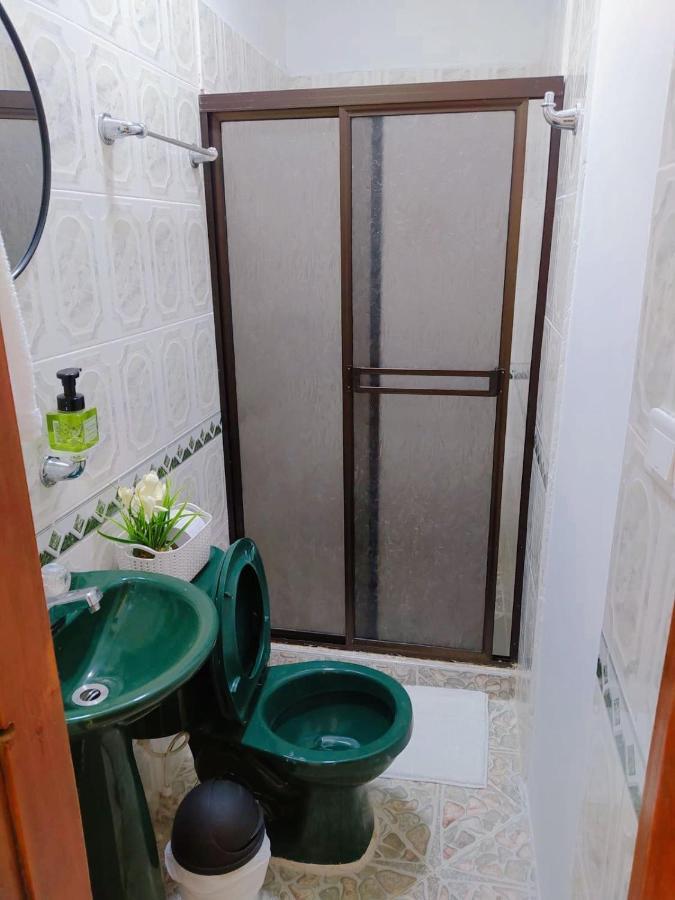 Отель Habitacion Privada En Jardin Cerca Al Parque Экстерьер фото
