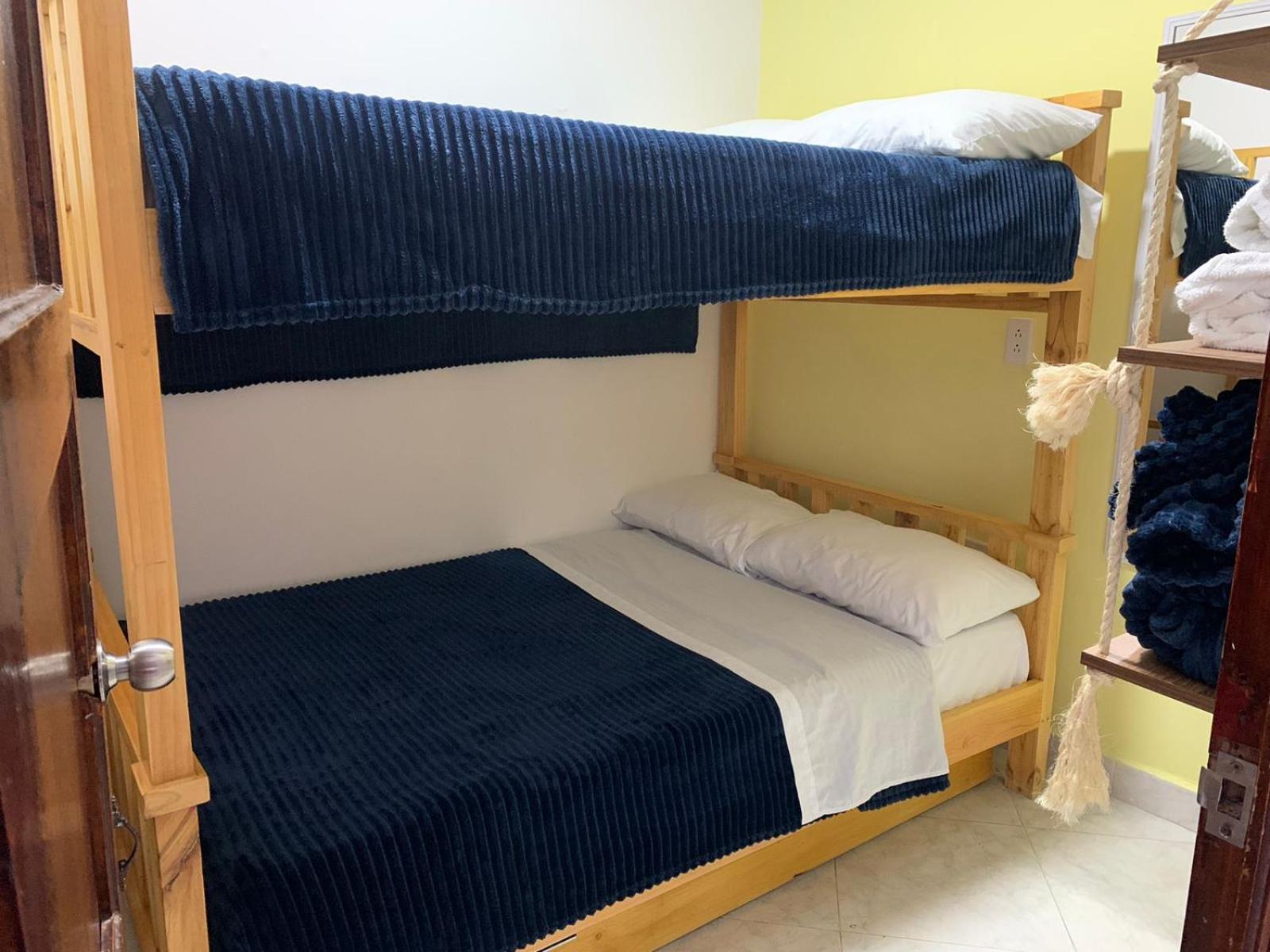 Отель Habitacion Privada En Jardin Cerca Al Parque Экстерьер фото